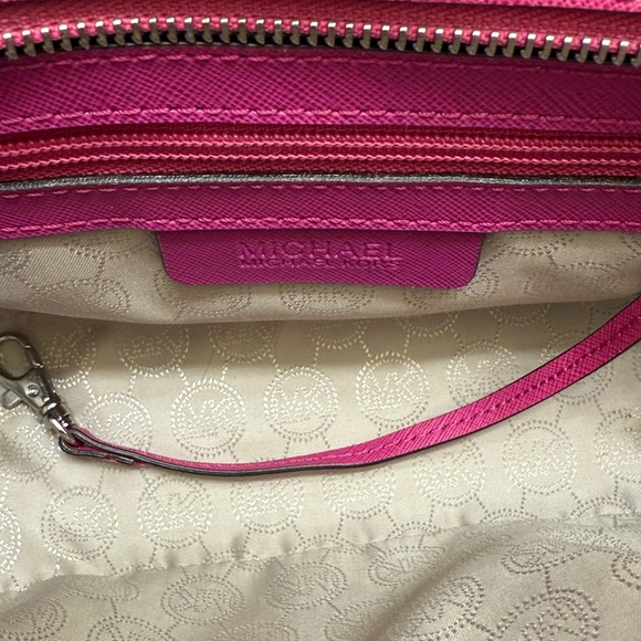Michael Kors Selma Medium Messenger Crossbody - Picture 14 of 14